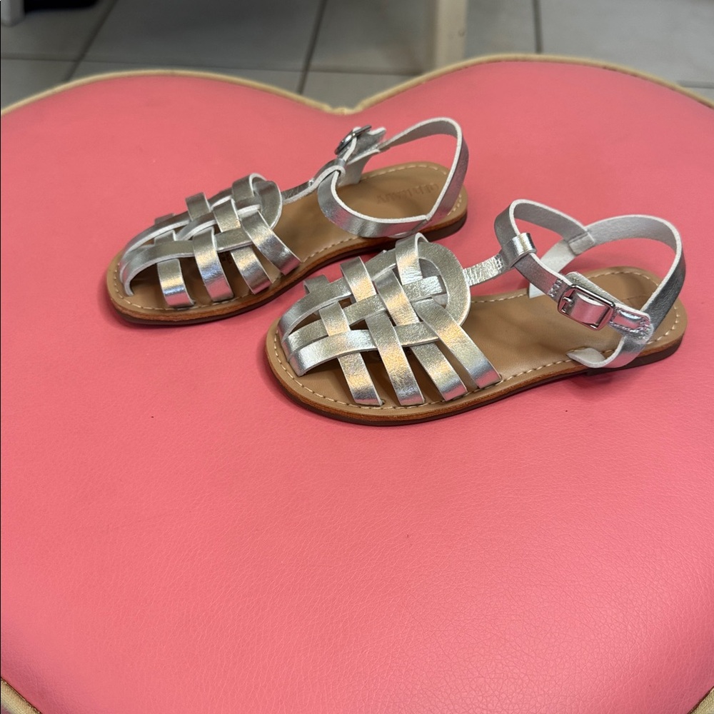 Old Navy Faux-Leather Silver Woven Toddler Girl’s Sandals. Sz 10 Worn once - Picture 3 of 5